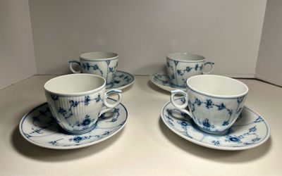 Set of 4 Vintage Royal Copenhagen 081/082 Hand Painted Teacups & Saucers
