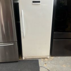 Stand Up Freezer 20 Cu