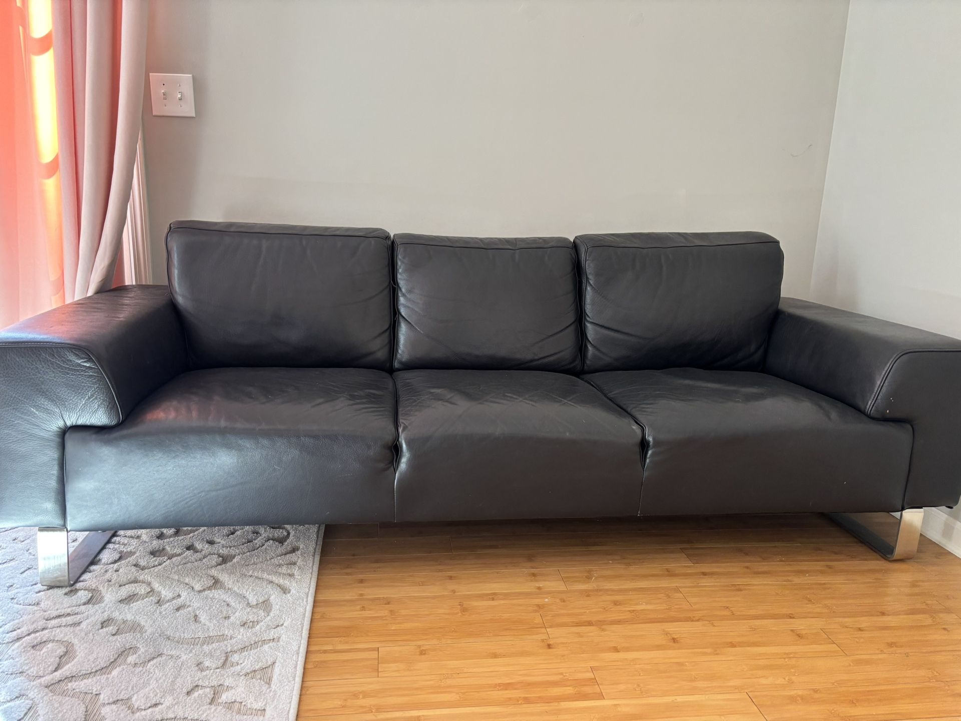 Black leather Couch - Great Condition