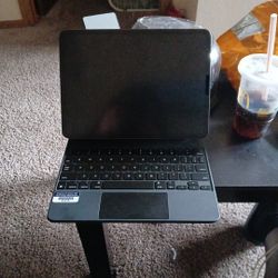 Ipad Pro 11 And Keyboard