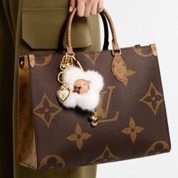 RARE 👀 Louis Vuitton ONTHEGO MM Bag Classic embossed