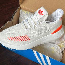 Women’s Adidas size 7