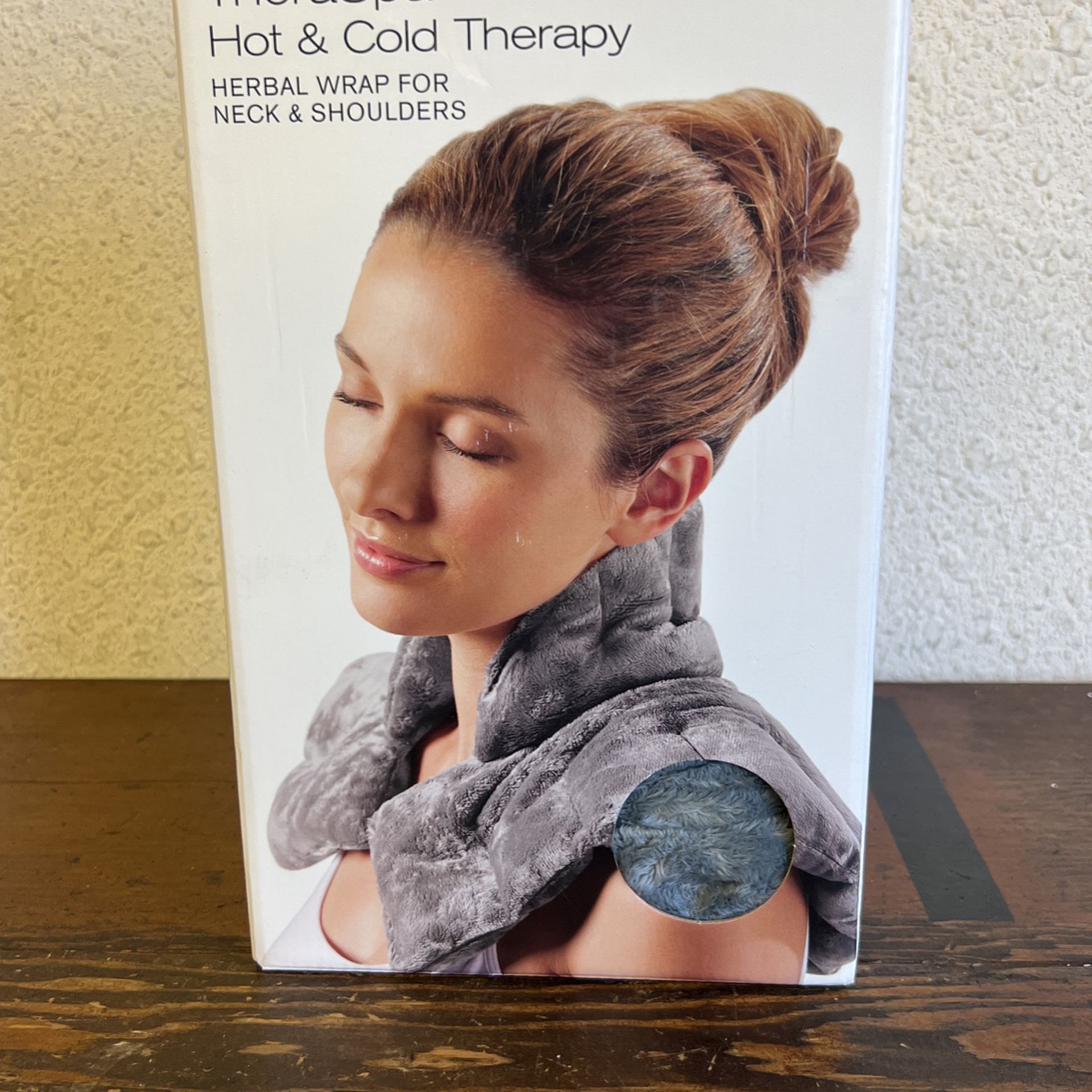 Brookstone Sarah spa hot and cold therapy herbal wrap for neck and shoulders