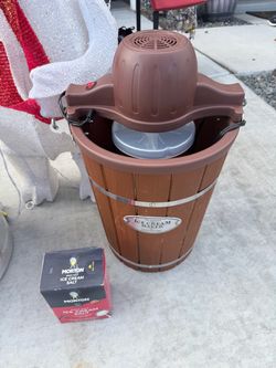 Nostalgia Old Fashioned Electric Ice Cream Maker