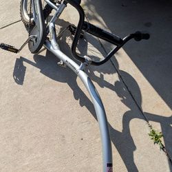 Schwinn tow behind bike 20" wheel tire holds air well childrens kids bicycle trail a bike folding attachment