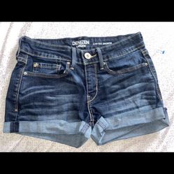 Levis Shorts Size Small