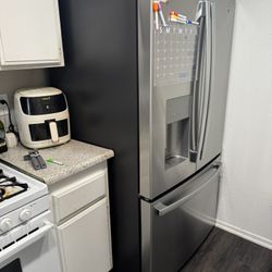 GE ENERGY STAR 25.7 CU. FT. FINGERPRINT RESISTANT FRENCH-DOOR REFRIGERATOR