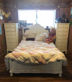 Full size bed with dressers ~ French provincial