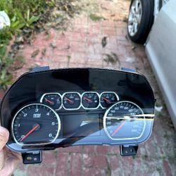 2017 Chevy Silverado LT Speedometer Pre-owned  5.3 