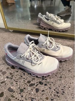 On Cloud waterproof running shoes Women’s size 6