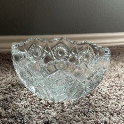 Vintage Pressed Glass Decorative Bowl – Excellent Condition