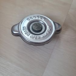Like New Clean Radiator Cap - rac12013  0.9 Bar Fits: 10227, T13R, RC67 - Coolan