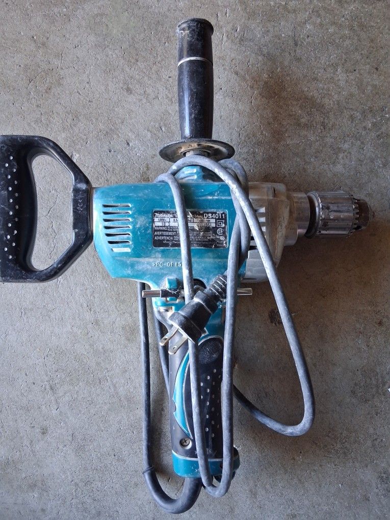 1/2 Inch Makita Mixing Drill Works Perfect With Chuck Key Also