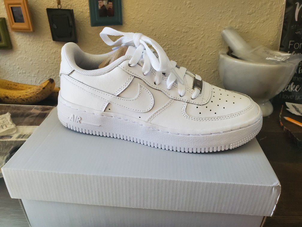Brand New Youth Nike airforce 1 sz 4.5