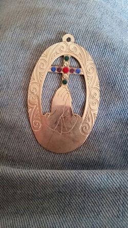 2001 praying hands with cross