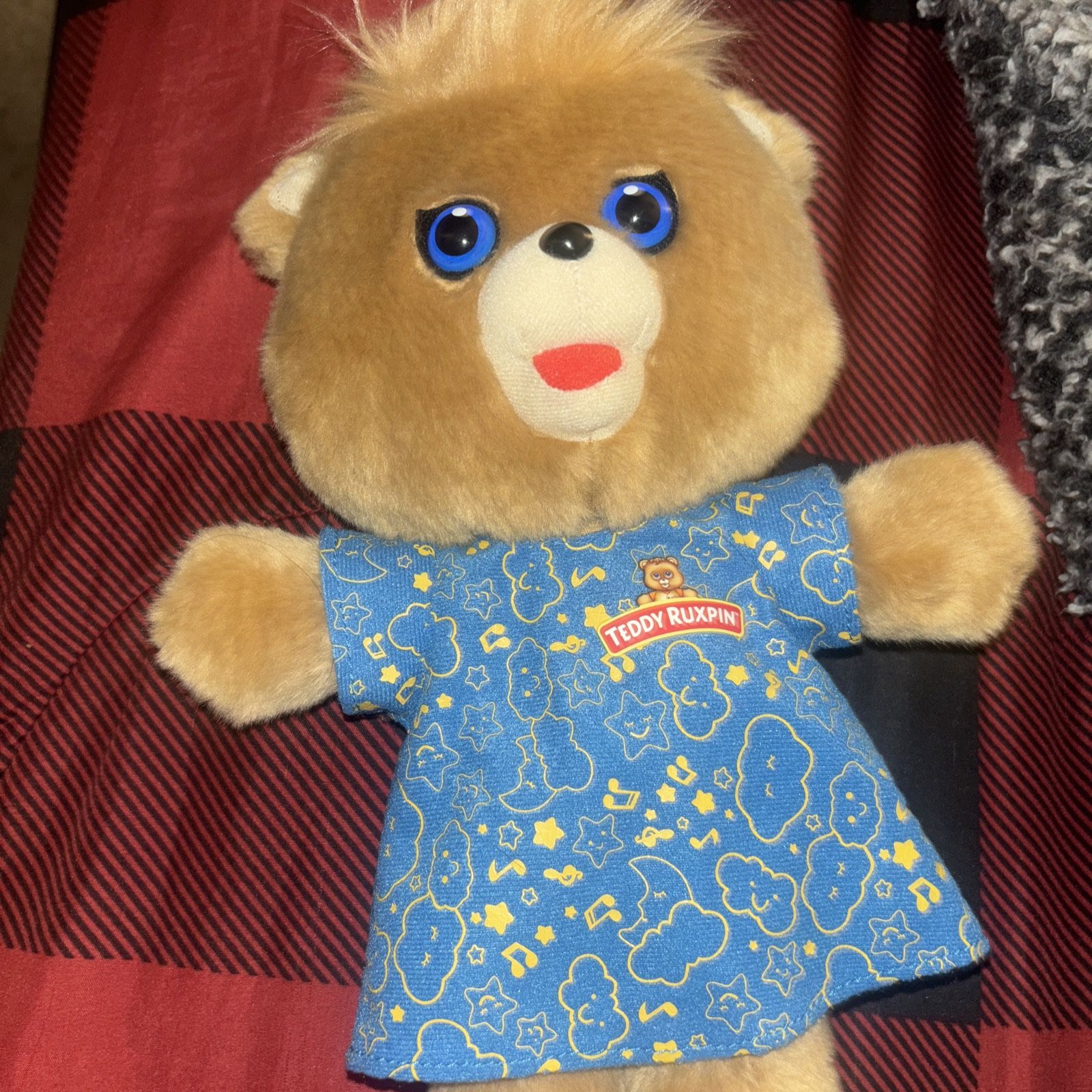 Singing Teddy Ruxpin Hug N Sing Lullaby Plush Bear