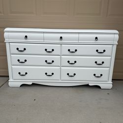 Dresser White 9-Drawers 