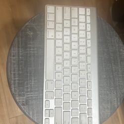 Apple Keyboard 