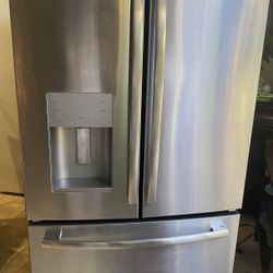 GE Refrigerator Standard Depth (Check description) 