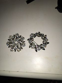 2x vintage Pewter Brooches