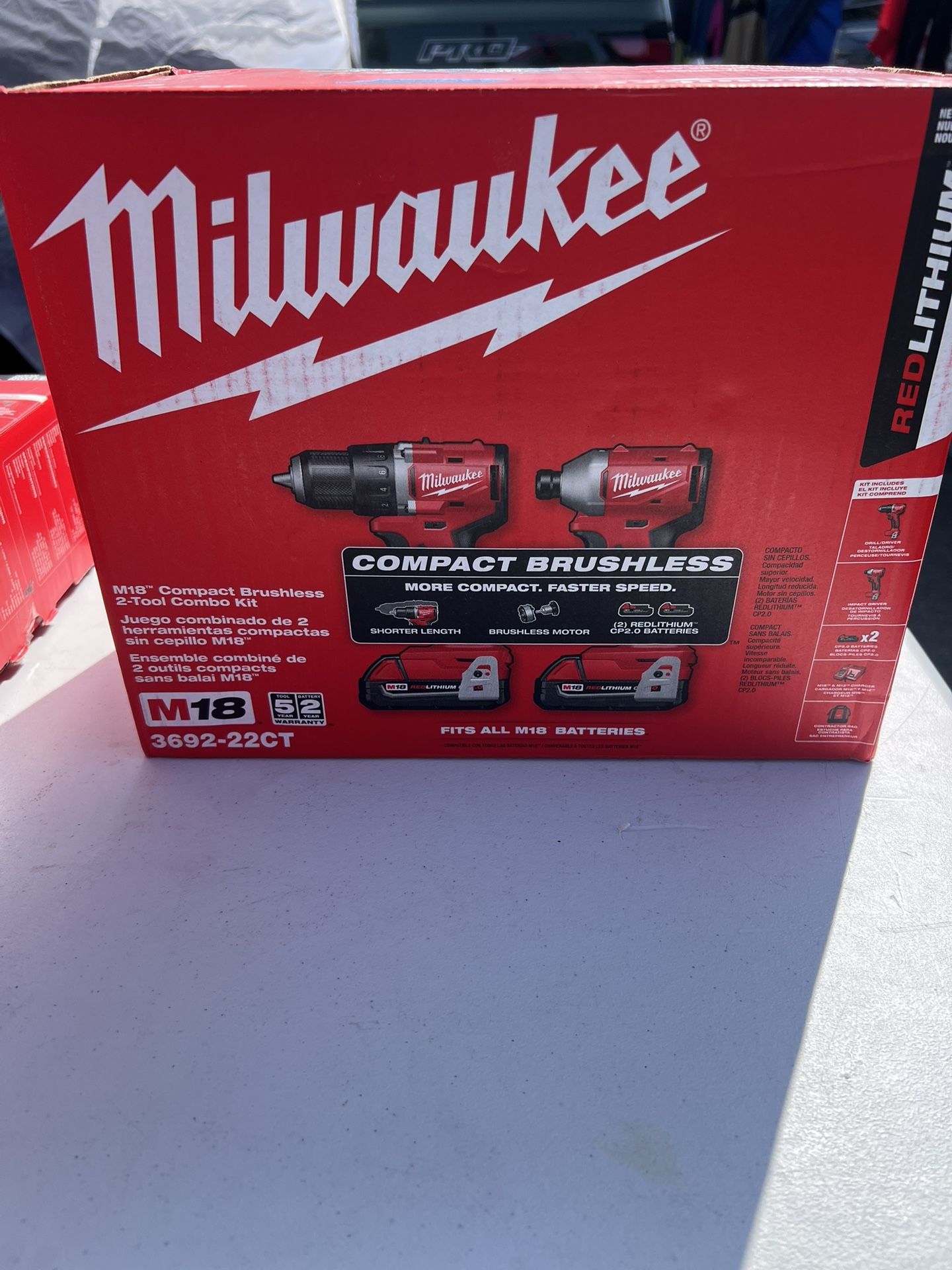 Milwaukee M18 18V Lithium-Ion Brushless Cordless Compact Drill/Impact Combo Kit (2-Tool) w/(2) 2.0 Ah Batteries, Charger & Bag