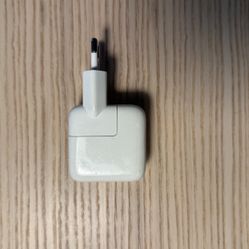 Apple Power Adapter / iPhone, iPad. European / French Plug 