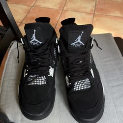 Jordan 4 White Thunder