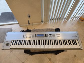 Korg Triton LE 88 Synthesizer Workstation