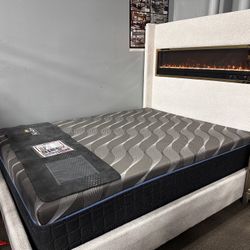 Beautiful Fireplace Bed! $599 🔥📦✨