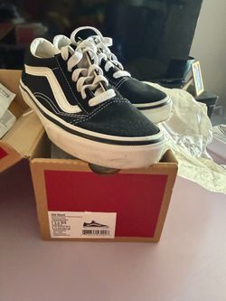 Like new unisex youth size 3 Vans Old Skool Kids Sneakers Size 3