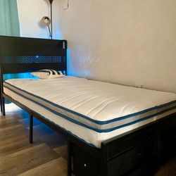 Twin Bed With New Mattress • Cama Personal Con Colchón Nuevo