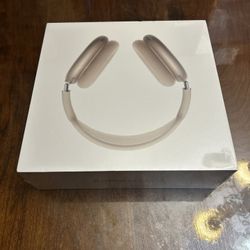 Brand New Airpod Maxes Starlight Color