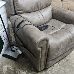 $1500 Dollar Lift Chair Like Brand New 3 Month's Old