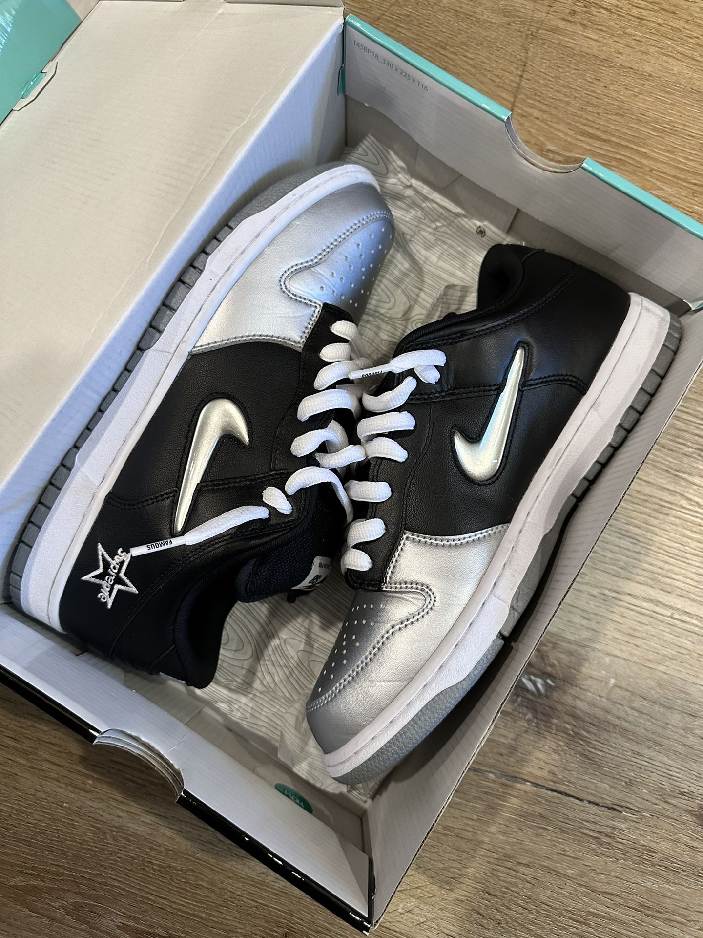 Nike SB Dunk Low Supreme Swoosh Silver for Sale in Vancouver, WA 