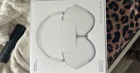 AirPods Max with case