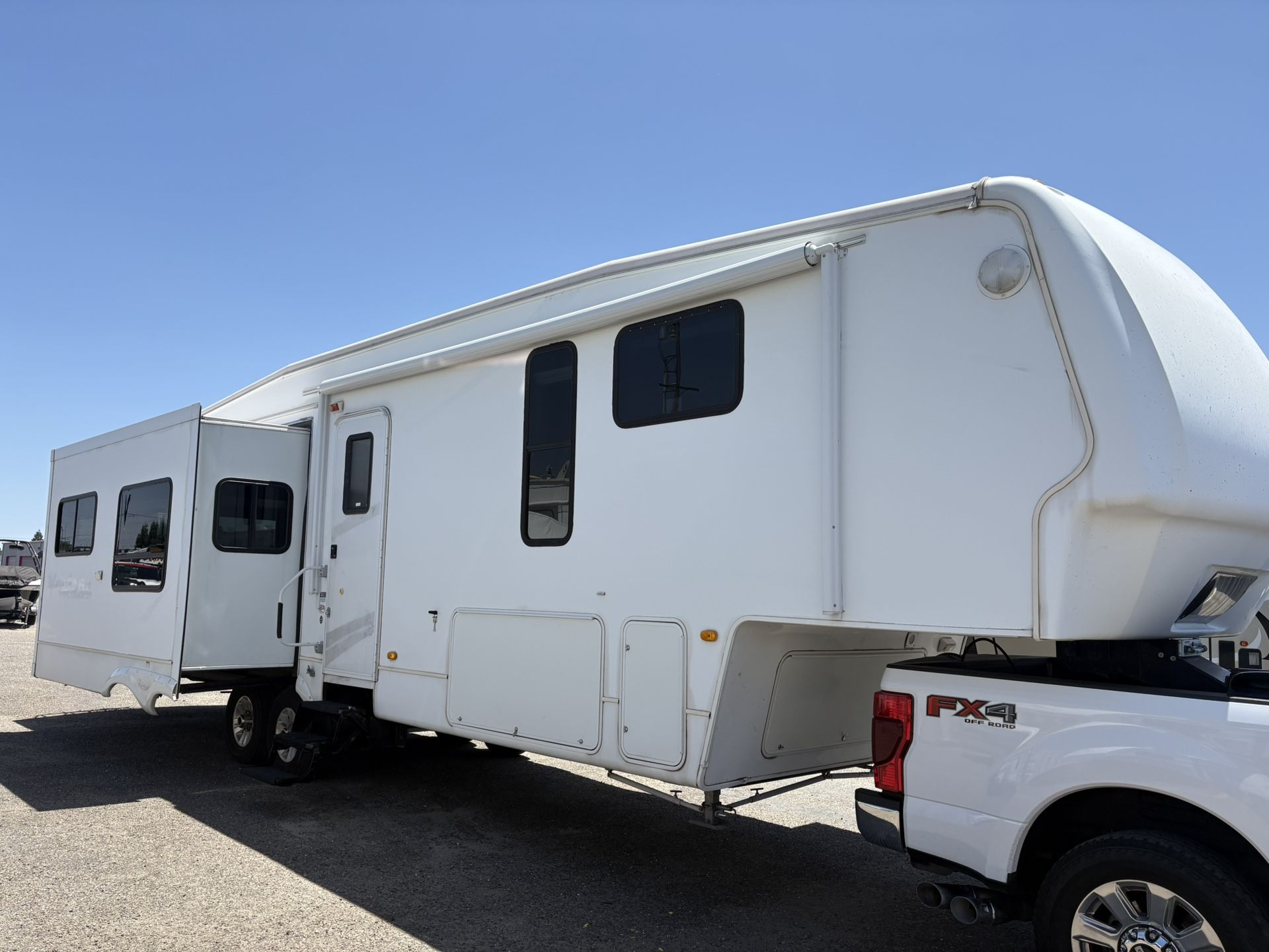 2007 Montana 34’Ft Fifth Wheel 3/Slideouts Plzs Call (2o9)2o5-5518