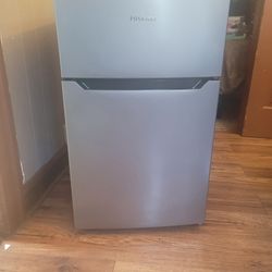 Hisense Mini Fridge