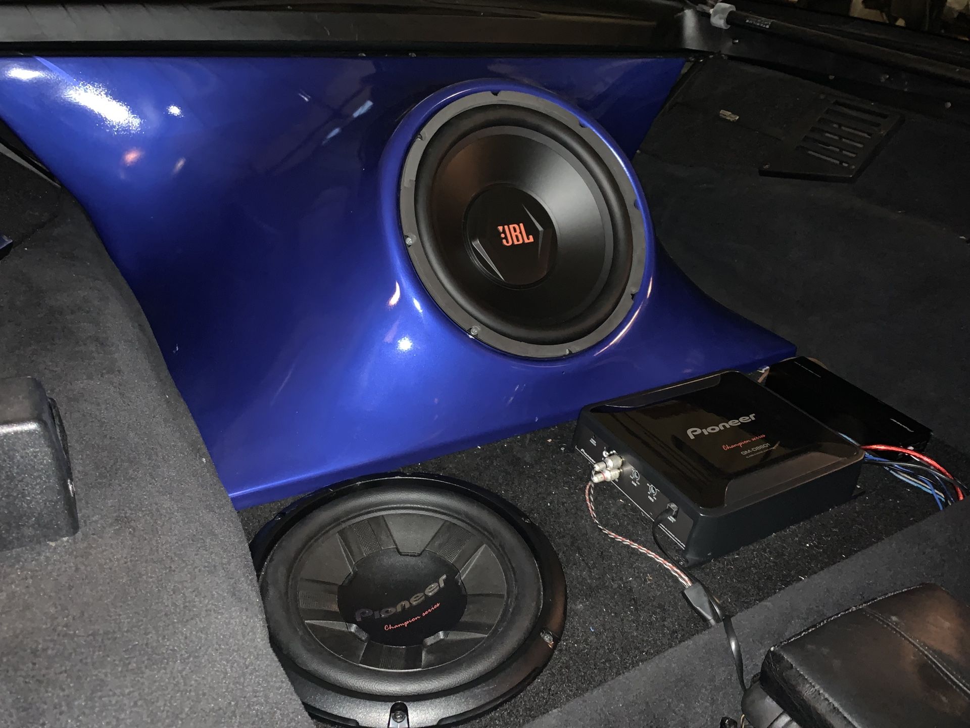 C4 Corvette hatch 1984-1996 12” subwoofer enclosure sub box with JBL subwoofer.