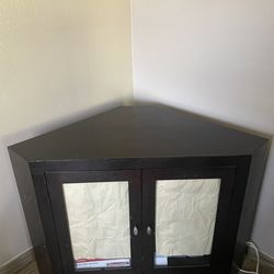Corner tv stand