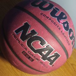 Wilson Woman's Basketball Sz 28.5