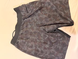 Lululemon men’s large shorts