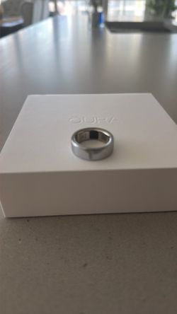 Oura Ring 4 / Color Silver / Size 9