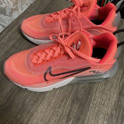Ladies Nike Air Max 2090