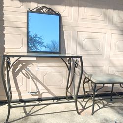 Iron vanity dresser set