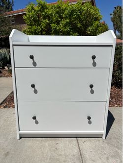 White Modern Dresser Chest of Drawers Furniture Excellent Condition