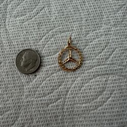 18 k gold Mercedes -Benz  charm  pendant