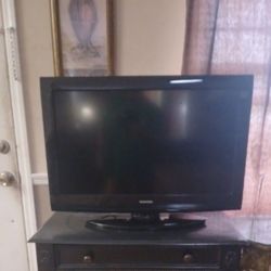32 Inch TOSHIBA tv. Works Good No Remote 