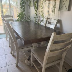 Ashley’s Valebeck 7-Piece Dining Se