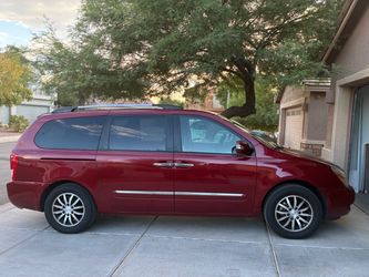2011 Kia Sedona  Ex mini van …