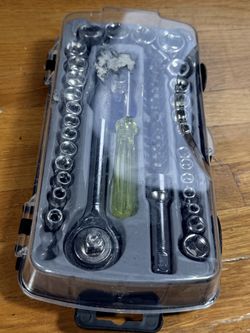 Socket Ratchet & Screwdriver Bit Set With Clear-Lid Carrying Case